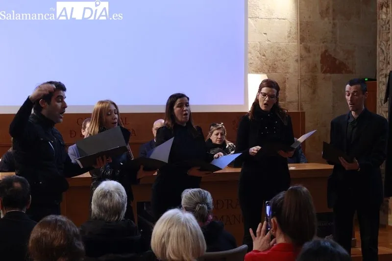 Homenaje al pintor Jerónimo Prieto por sus obras hecha para la Hermandad del Cristo del Amor de la Paz y presentación de seis nuevas taboletas. Fotos: Raúl Riesgo