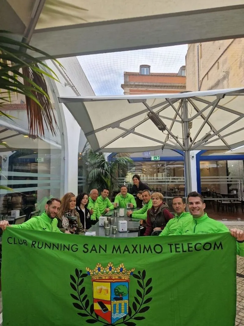 Miembros del Club De Running San Máximo Telecom en la media maratón de Lisboa