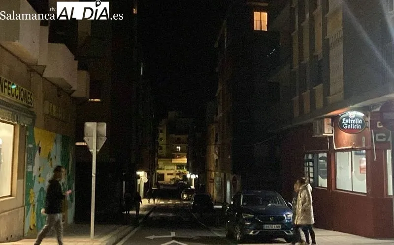 Imágenes de la avenida Filiberto Villalobos y calles aledañas sin iluminación de la vía pública. Fotos: Vanesa Martins