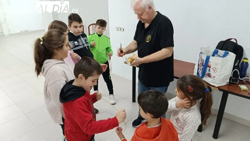 Las asistentes al taller practicaron técnicas de defensa