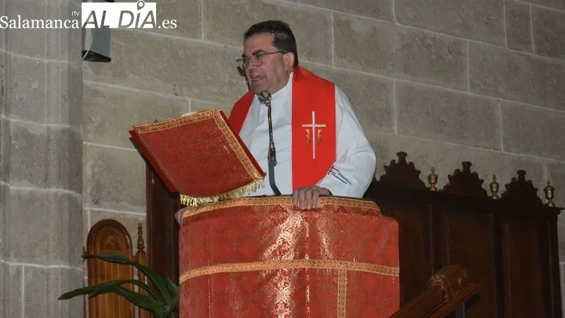 Foto 3 - Lumbrales mantiene el tradicional acto del Descendimiento de la Cruz el Viernes Santo