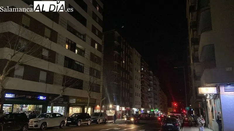 Imágenes de la avenida Filiberto Villalobos y calles aledañas sin iluminación de la vía pública. Fotos: Vanesa Martins