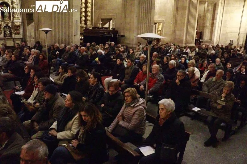 Concierto del Coro de Cámara y Coro Santa Cecilia de la Escuela Municipal de Música y Danza de Salamanca en la iglesia de La Clerecía. Fotos: Raúl Riego