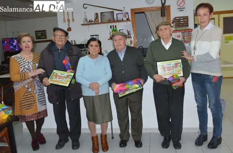 Foto 3 - Agustina, Pepi y Visi ganan por segundo a&ntilde;o consecutivo el campeonato de brisca del hogar del jubilado de Lumbrales