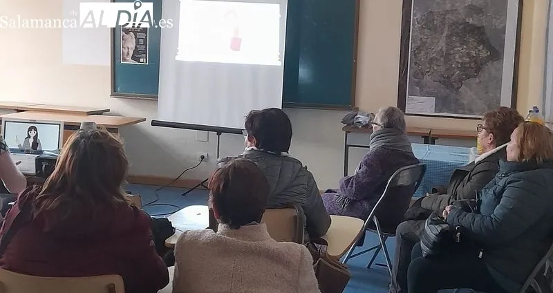 Unas sesenta socias del colectivo femenino de Lumbrales participaron en la reunión