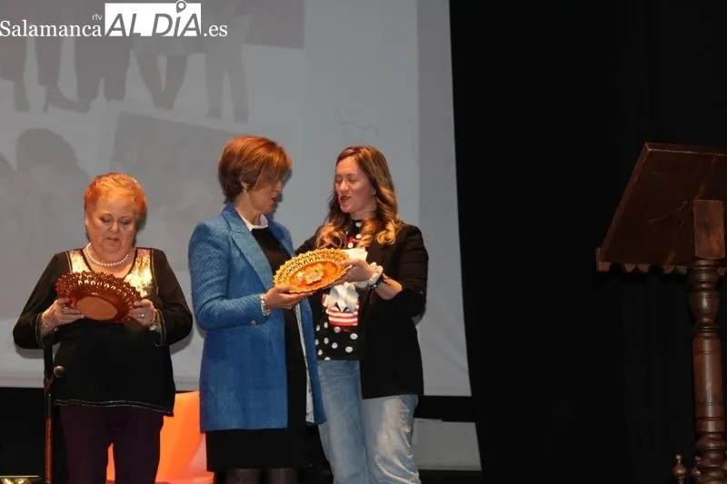 Foto 10 - El Ayuntamiento de Alba de Tormes rinde homenaje a cuatro mujeres con motivo del 8 de marzo