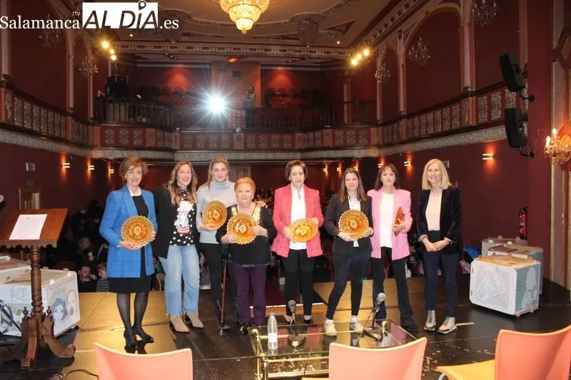 Foto 8 - El Ayuntamiento de Alba de Tormes rinde homenaje a cuatro mujeres con motivo del 8 de marzo