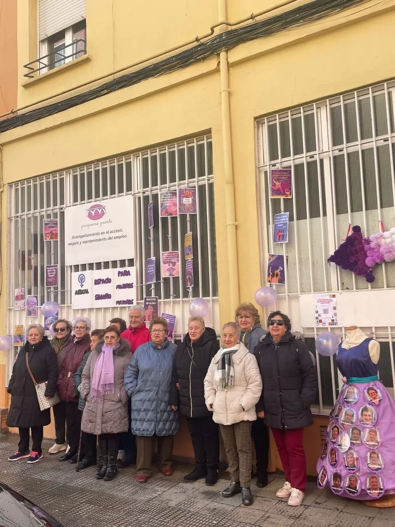 El programa de educación de calle con mayores de Asecal celebra el 8M.