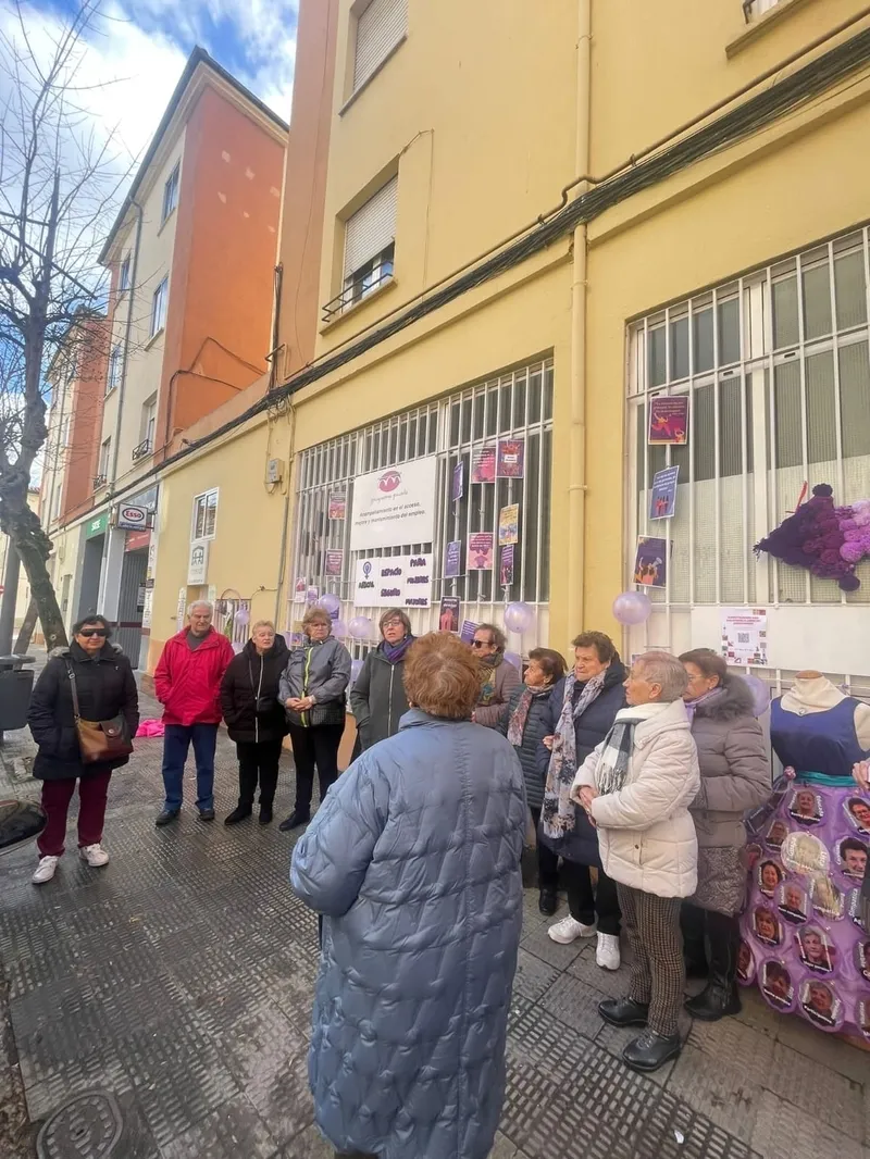 El programa de educación de calle con mayores de Asecal celebra el 8M.