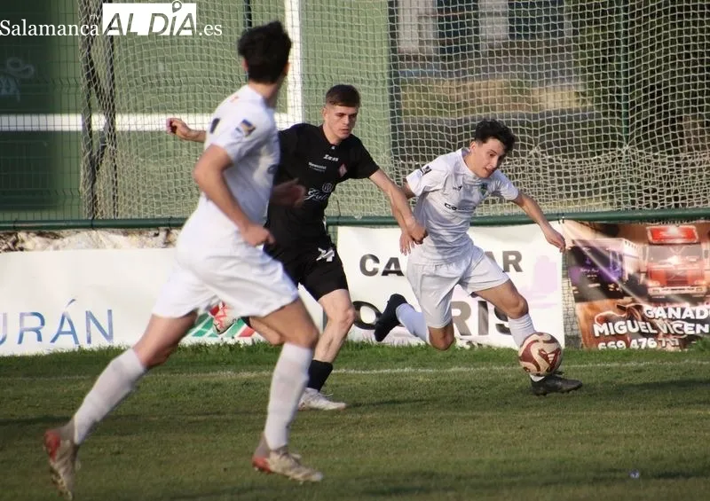 Foto 5 - Reparto de puntos entre Alba de Tormes CF y UD Mirobrigense (1-1)