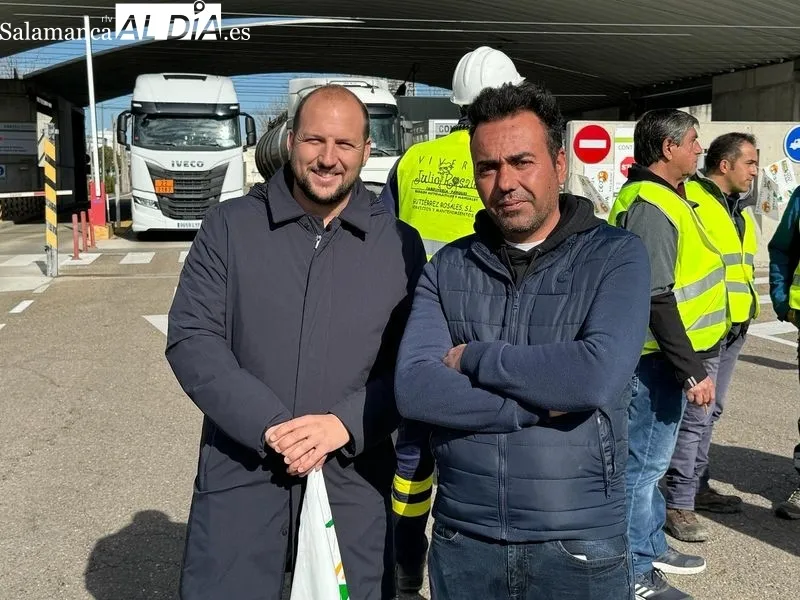 Movilización de agricultores en Babilafuente, junto a la planta de bioetanol. Foto de Raúl Blázquez
