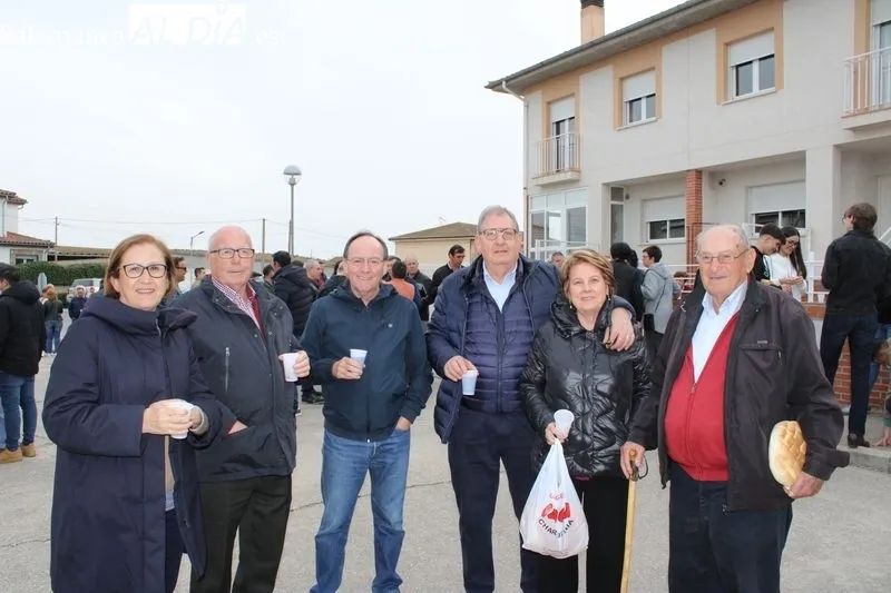 Foto 4 - El Cabildo congrega a los vecinos de Navales en la tarde del Domingo de Ramos