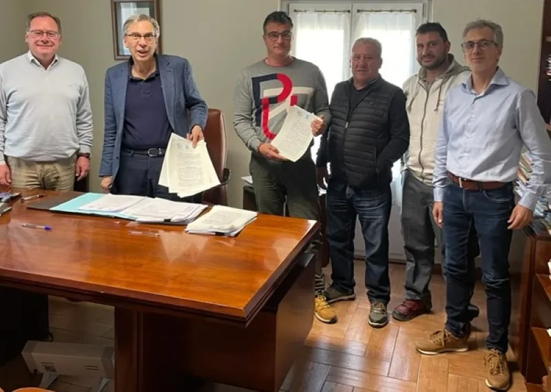 Firma de las escrituras de la CEL Cabrillas, S. Coop. De CyL ante notario.