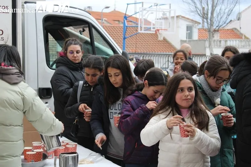 Foto 4 - El AMPA del Colegio Santa Teresa organiza una chocolatada y presenta su logotipo&nbsp;