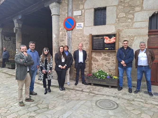 San Martín del Castañar se llena de jardineras informativas 
