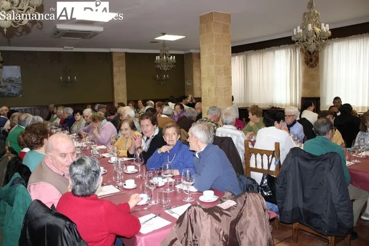 Foto 6 - Los mayores de Alba de Tormes celebran la fiesta del Santo &Aacute;ngel