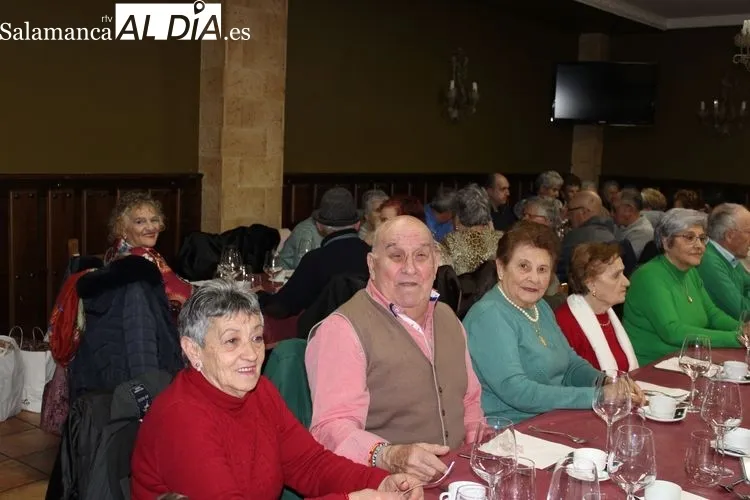 Foto 4 - Los mayores de Alba de Tormes celebran la fiesta del Santo &Aacute;ngel