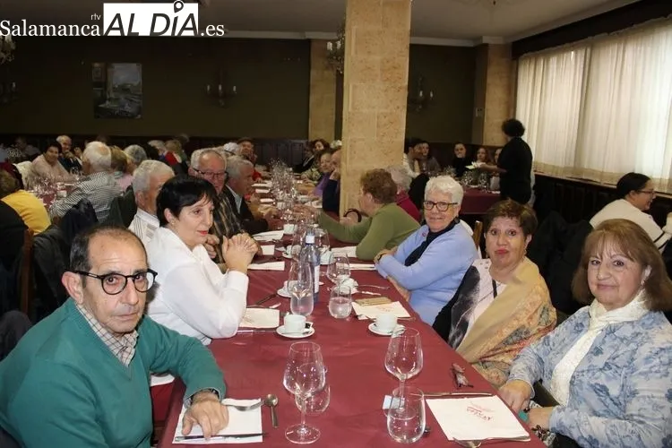 Foto 3 - Los mayores de Alba de Tormes celebran la fiesta del Santo &Aacute;ngel