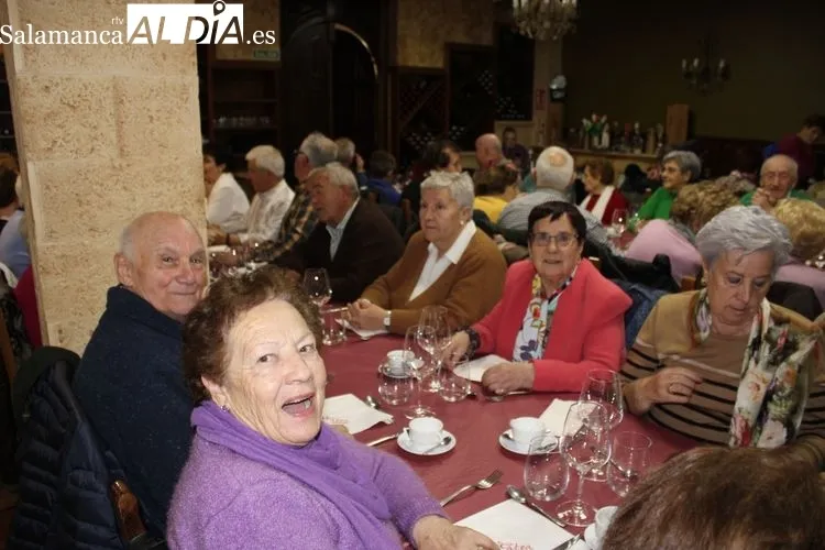 Foto 2 - Los mayores de Alba de Tormes celebran la fiesta del Santo &Aacute;ngel