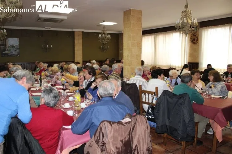 Foto 10 - Los mayores de Alba de Tormes celebran la fiesta del Santo &Aacute;ngel