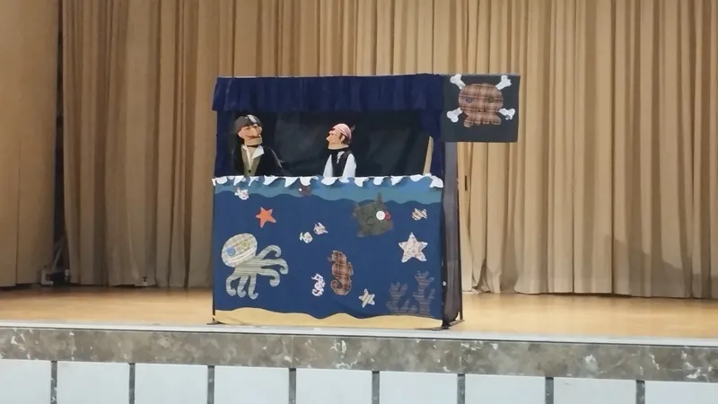 Escolares en la obra ‘Bucaneros’ en el auditorio de los Padres Paúles.