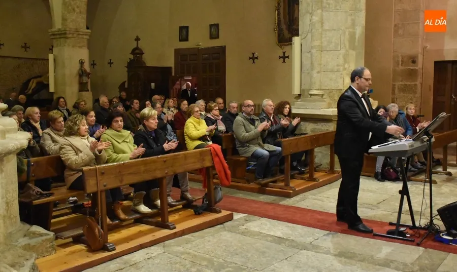 Foto 3 - La Coral D&aacute;maso Ledesma repasa m&uacute;sica sacra de varias &eacute;pocas en su recital semanasantero