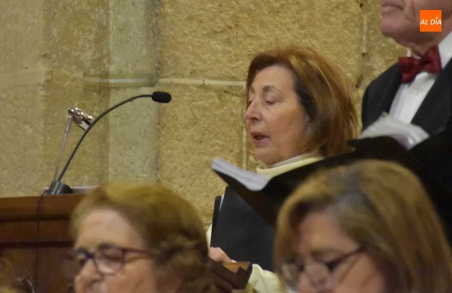 Foto 11 - La Coral D&aacute;maso Ledesma repasa m&uacute;sica sacra de varias &eacute;pocas en su recital semanasantero