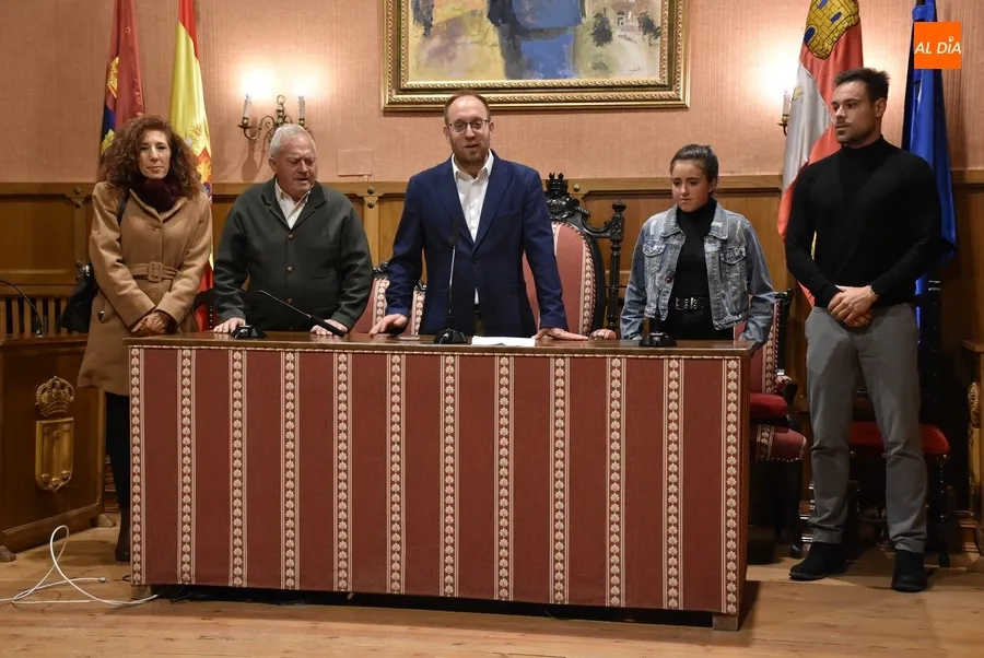 Foto 2 - Thais Sastre, recibida en la Casa Consistorial tras sus t&iacute;tulos regionales
