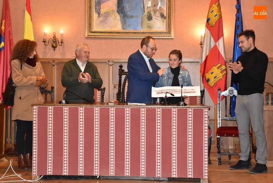 Foto 4 - Thais Sastre, recibida en la Casa Consistorial tras sus t&iacute;tulos regionales