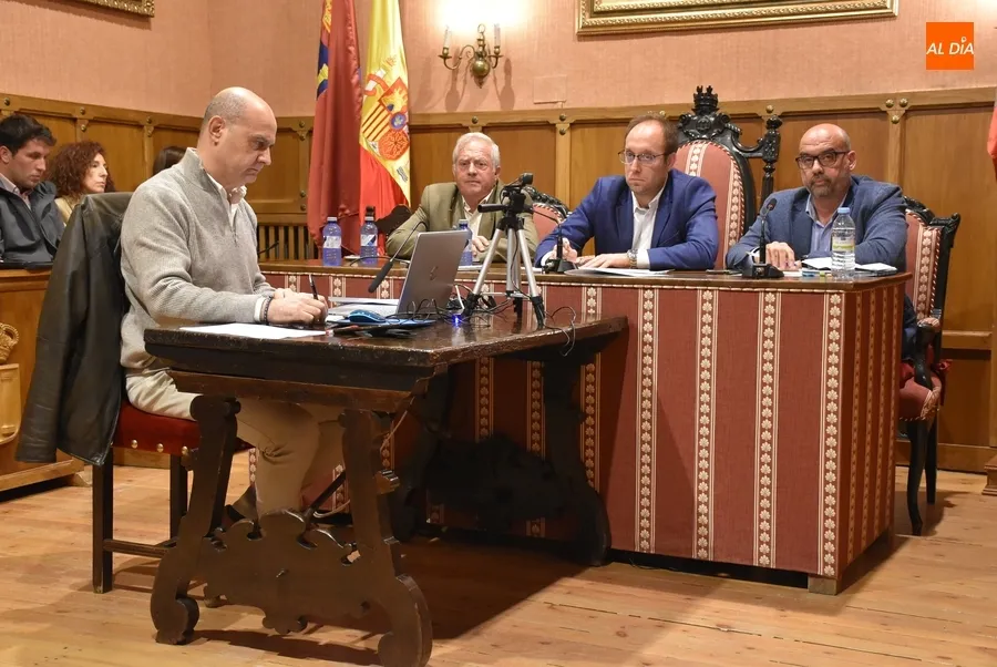 Foto 4 - Sin consenso en el sal&oacute;n de plenos en el cruce de mociones de apoyo a los ganaderos