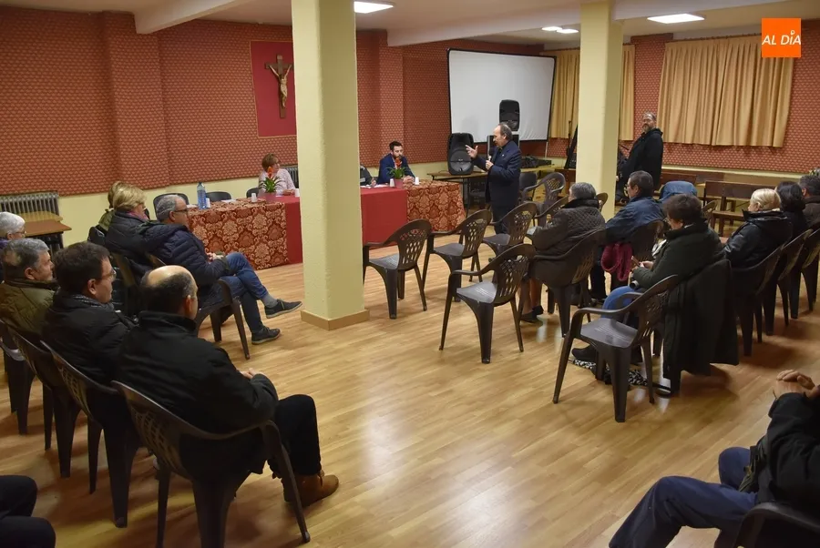 Foto 3 - Representantes de varias cofrad&iacute;as explican en San Andr&eacute;s su papel y forma de funcionar