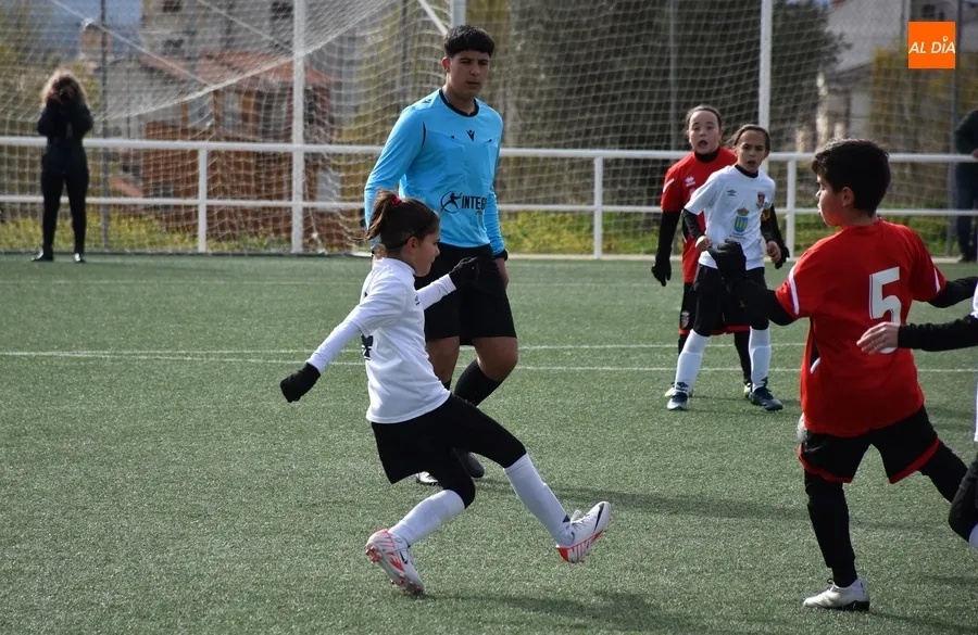 Foto 10 - Una goleada local y un empate en los choques simult&aacute;neos de F7 entre Ciudad Rodrigo y Villares
