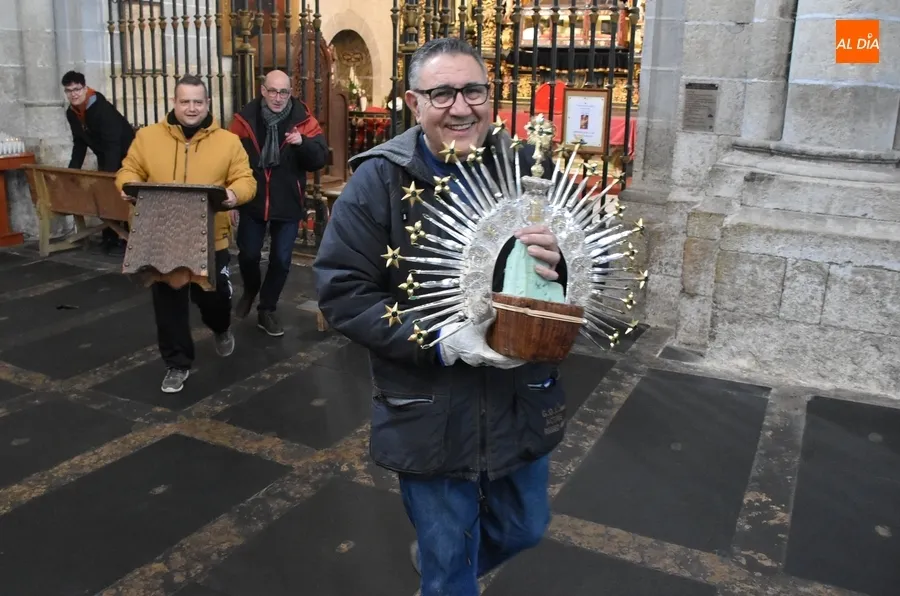 Foto 4 - Tarde de preparativos semanasanteros en la Catedral de Santa Mar&iacute;a