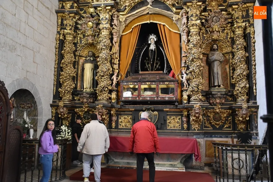 Foto 6 - Tarde de preparativos semanasanteros en la Catedral de Santa Mar&iacute;a