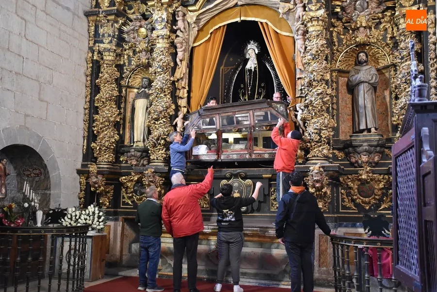 Foto 8 - Tarde de preparativos semanasanteros en la Catedral de Santa Mar&iacute;a
