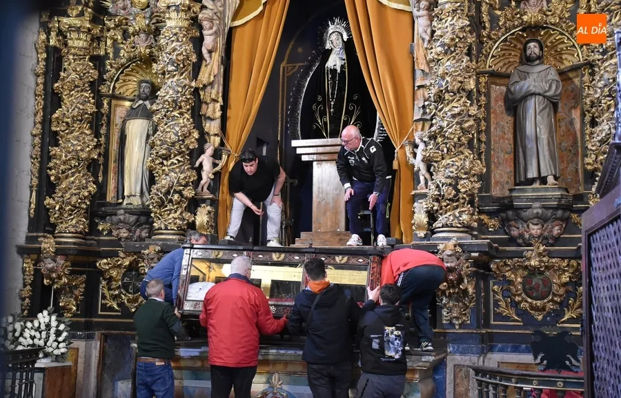 Foto 10 - Tarde de preparativos semanasanteros en la Catedral de Santa Mar&iacute;a