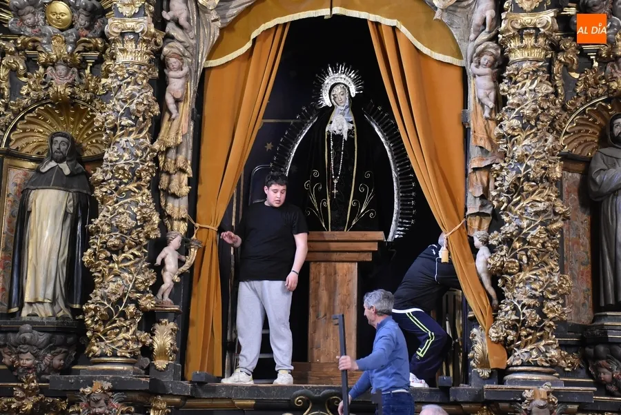 Foto 11 - Tarde de preparativos semanasanteros en la Catedral de Santa Mar&iacute;a
