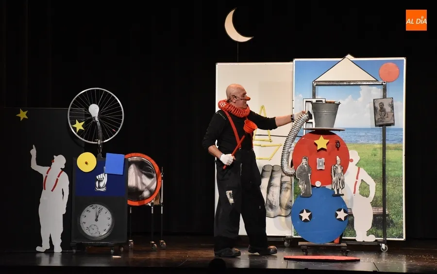 Foto 2 - Marcel Gros recoge el Premio al Mejor Espect&aacute;culo Infantil y Familiar de la Feria de Teatro 2023