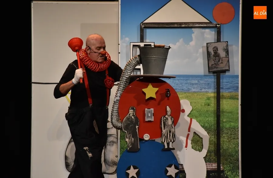 Foto 3 - Marcel Gros recoge el Premio al Mejor Espect&aacute;culo Infantil y Familiar de la Feria de Teatro 2023
