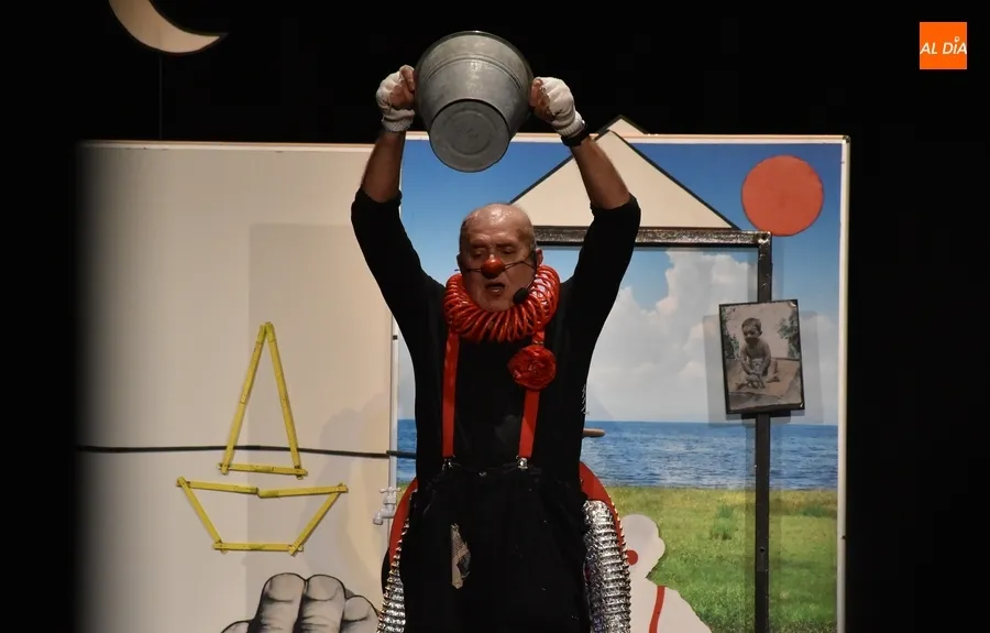 Foto 4 - Marcel Gros recoge el Premio al Mejor Espect&aacute;culo Infantil y Familiar de la Feria de Teatro 2023