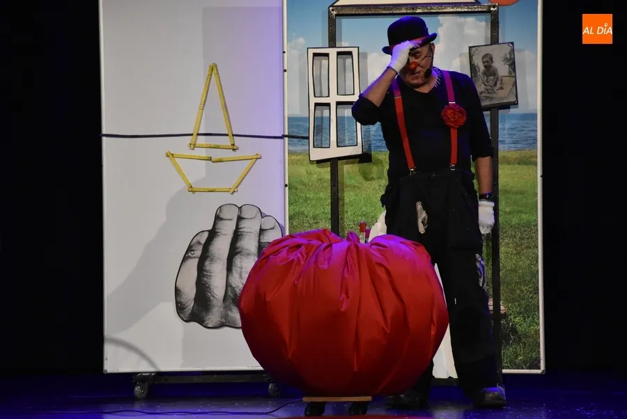 Foto 5 - Marcel Gros recoge el Premio al Mejor Espect&aacute;culo Infantil y Familiar de la Feria de Teatro 2023