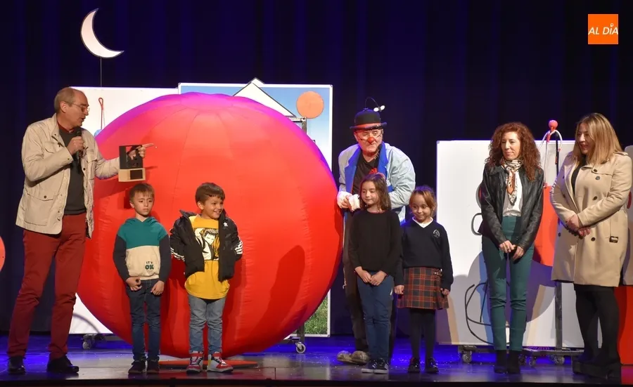 Foto 10 - Marcel Gros recoge el Premio al Mejor Espect&aacute;culo Infantil y Familiar de la Feria de Teatro 2023