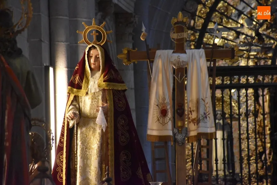Foto 9 - Suspendida por 1&ordf; vez desde que se celebra en Jueves la procesi&oacute;n de la Santa Cruz