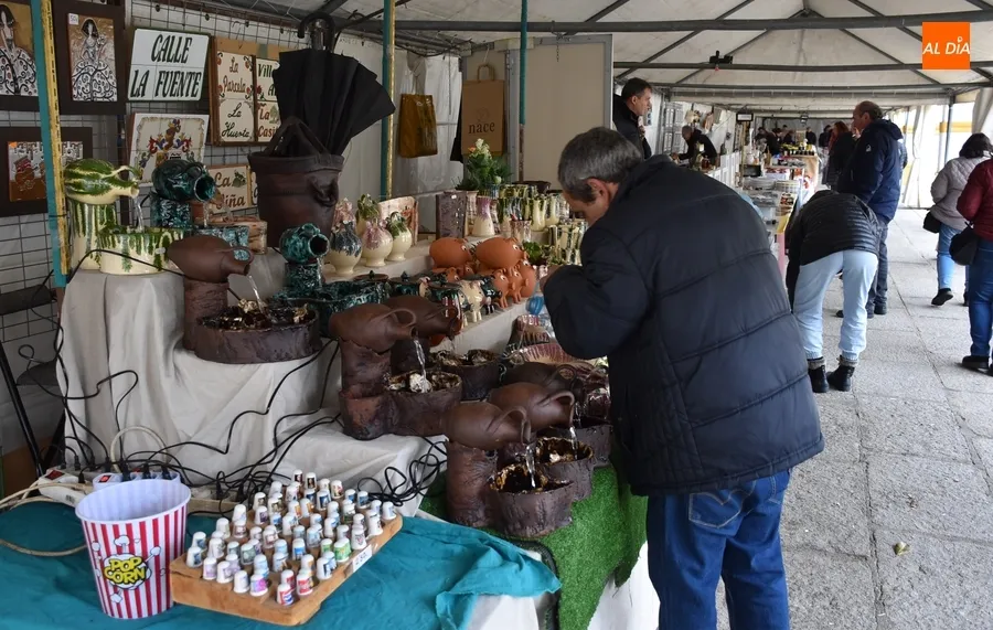 Foto 2 - Abierto con ventas desde primera hora el 3&ordm; Mercado Artesano de Semana Santa