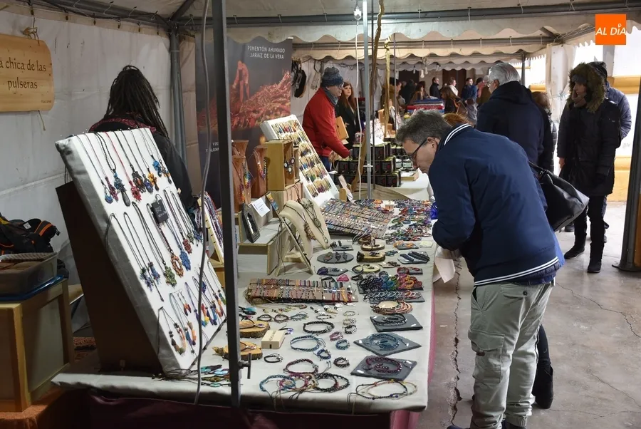 Foto 3 - Abierto con ventas desde primera hora el 3&ordm; Mercado Artesano de Semana Santa