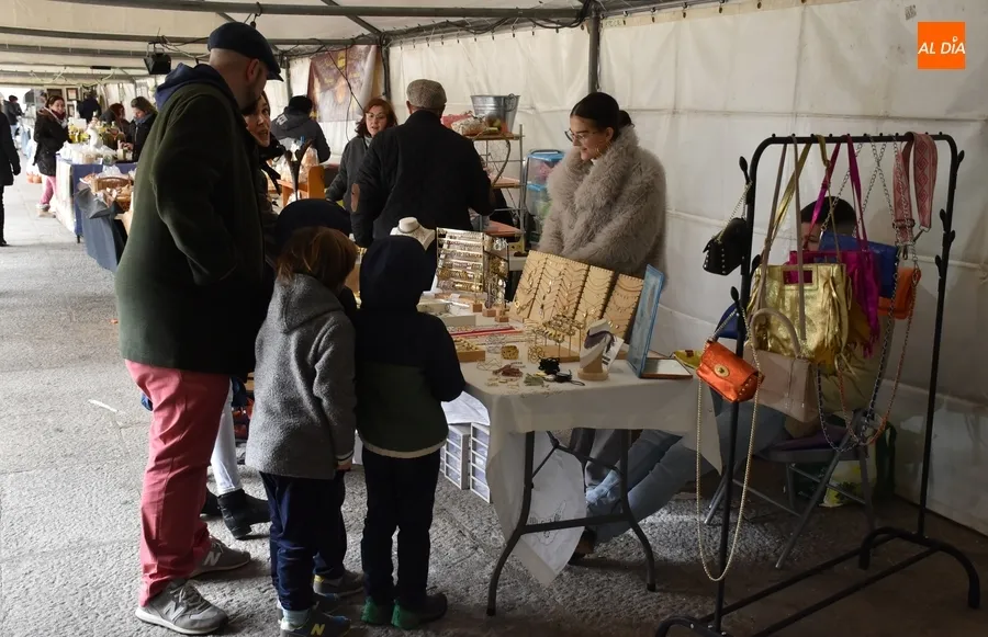 Foto 5 - Abierto con ventas desde primera hora el 3&ordm; Mercado Artesano de Semana Santa