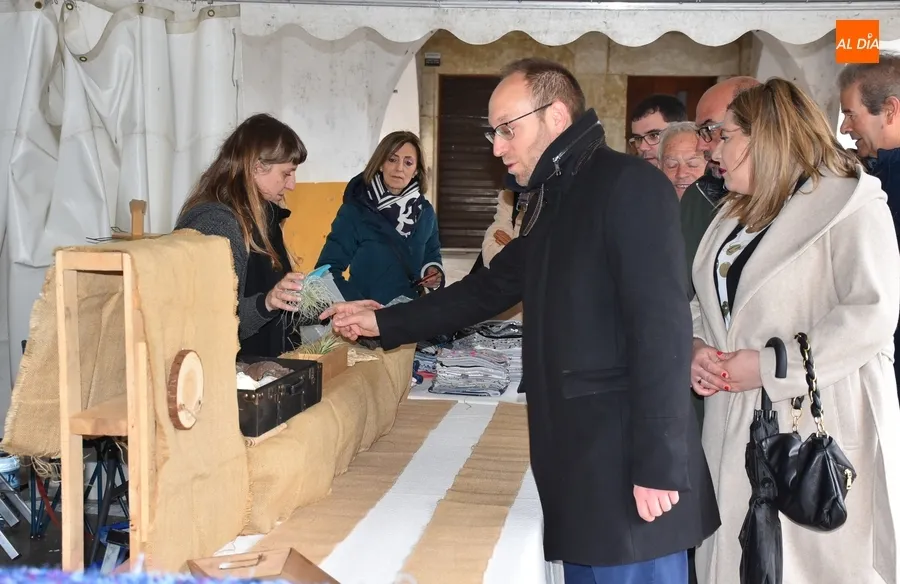 Foto 7 - Abierto con ventas desde primera hora el 3&ordm; Mercado Artesano de Semana Santa