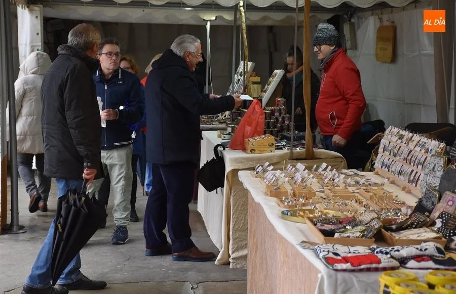 Foto 8 - Abierto con ventas desde primera hora el 3&ordm; Mercado Artesano de Semana Santa