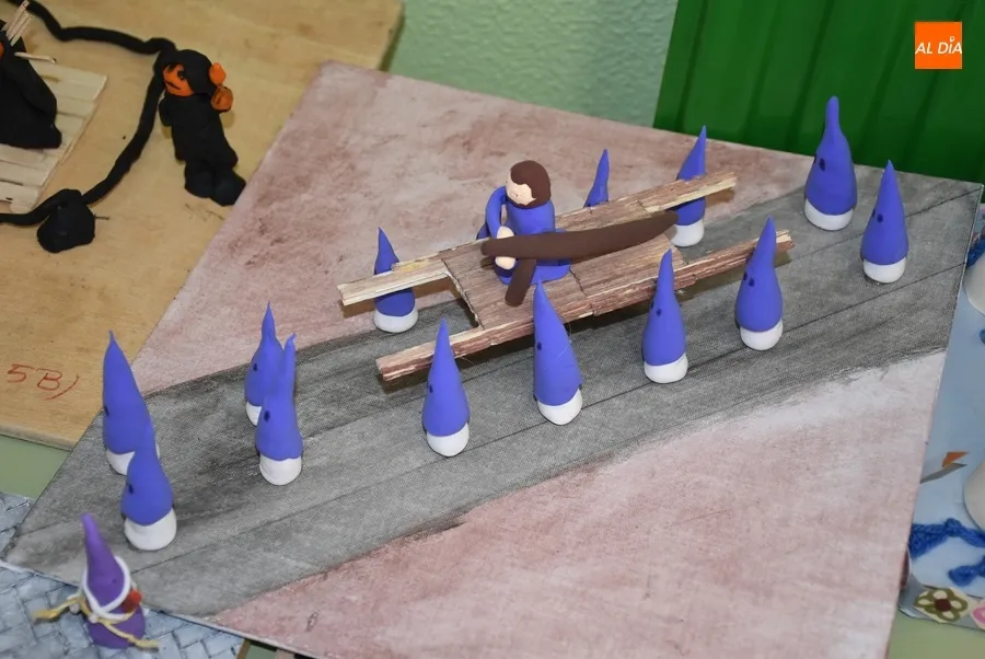 Foto 5 - Original&iacute;sima muestra de m&aacute;s de 80 maquetas de pasos de Semana Santa en el Colegio Mir&oacute;briga