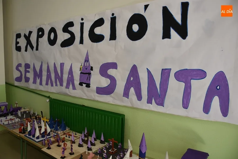 Foto 10 - Original&iacute;sima muestra de m&aacute;s de 80 maquetas de pasos de Semana Santa en el Colegio Mir&oacute;briga